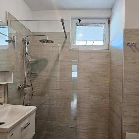 Irena Tour As Apartma