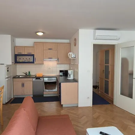 شقة Irena Tour As *